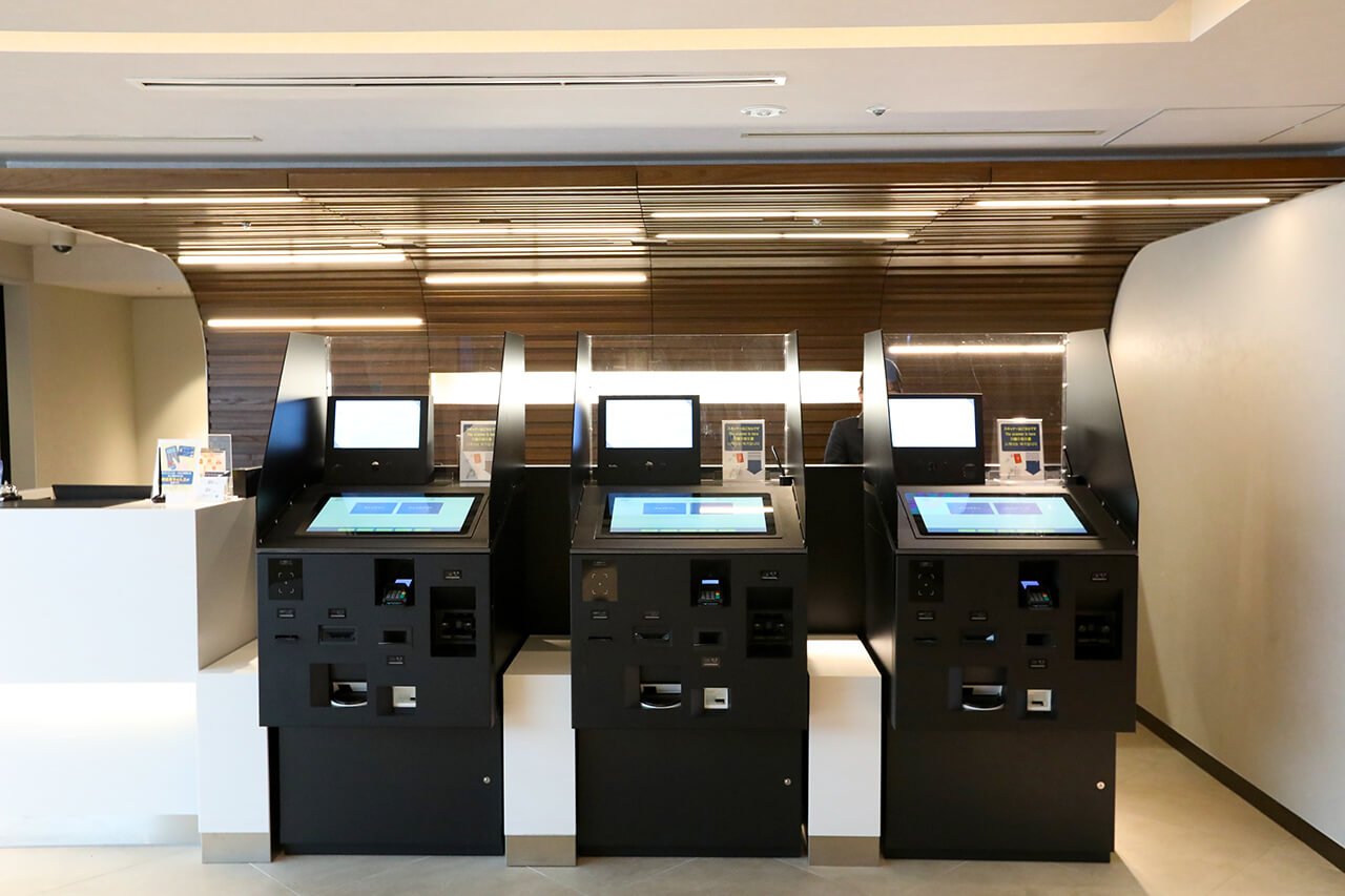 自動チェックイン機