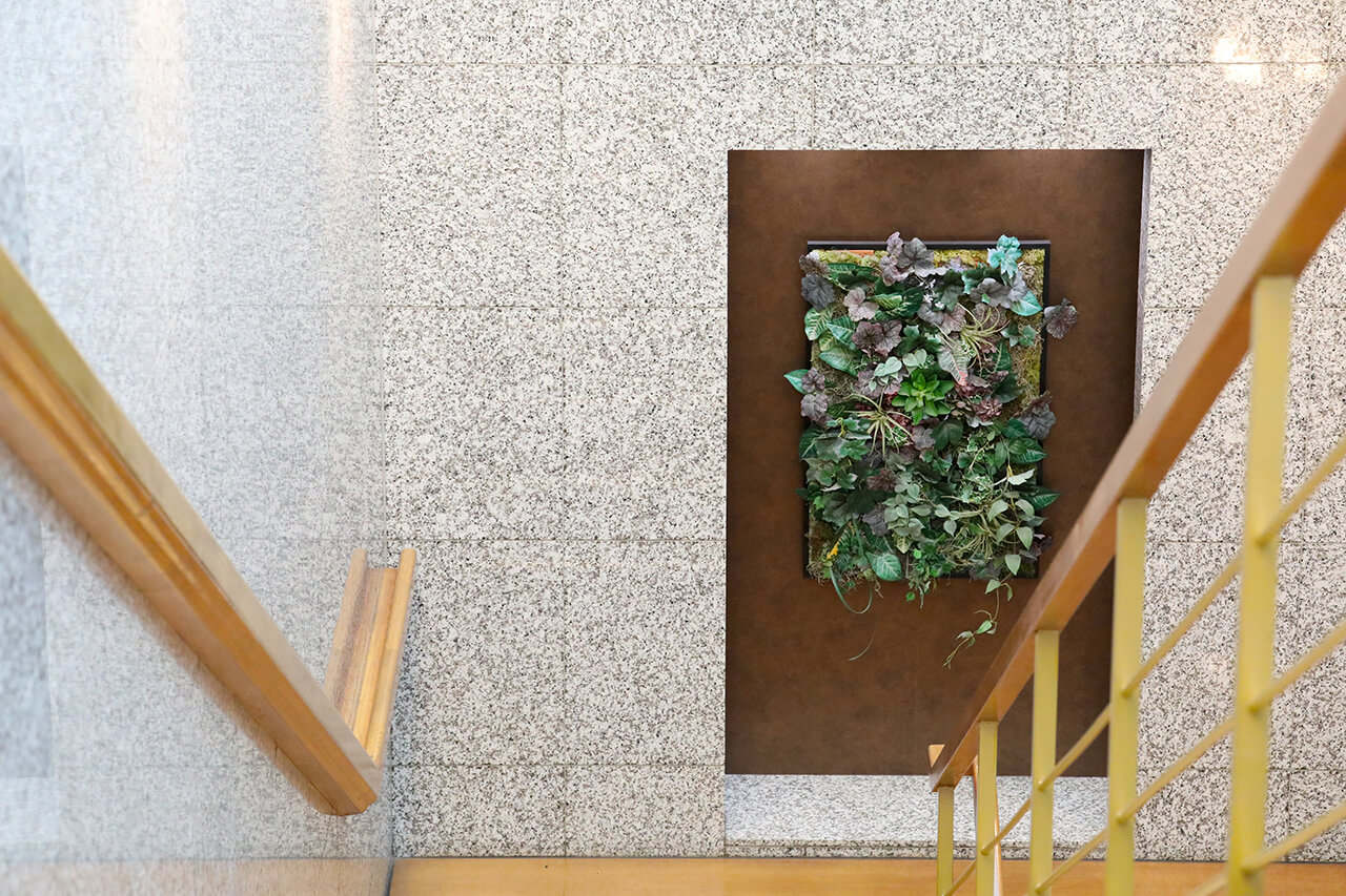 館内に展示されている観葉植物や自然をモチーフにした作品