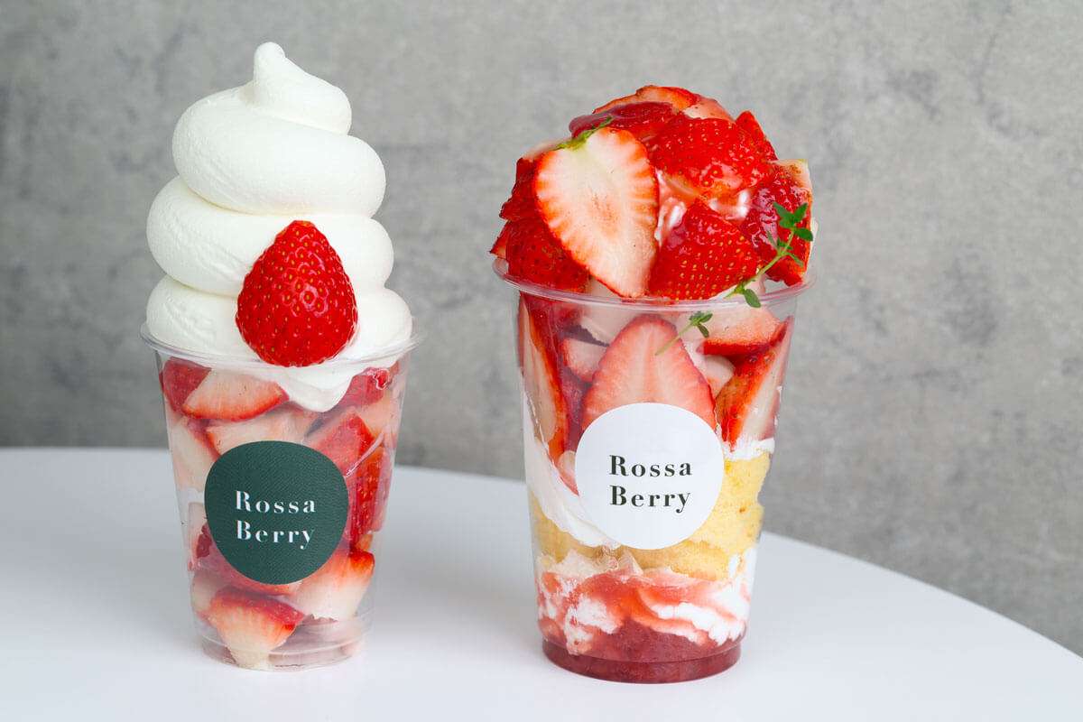 いちごのソフトクリームと贅沢いちごパフェ