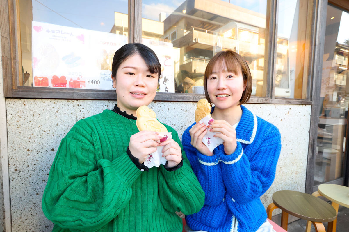 SOPPO焼きを食べるスタッフ