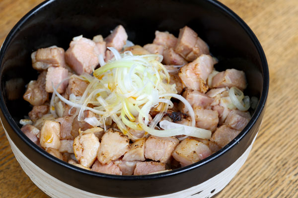 チャーシュー丼