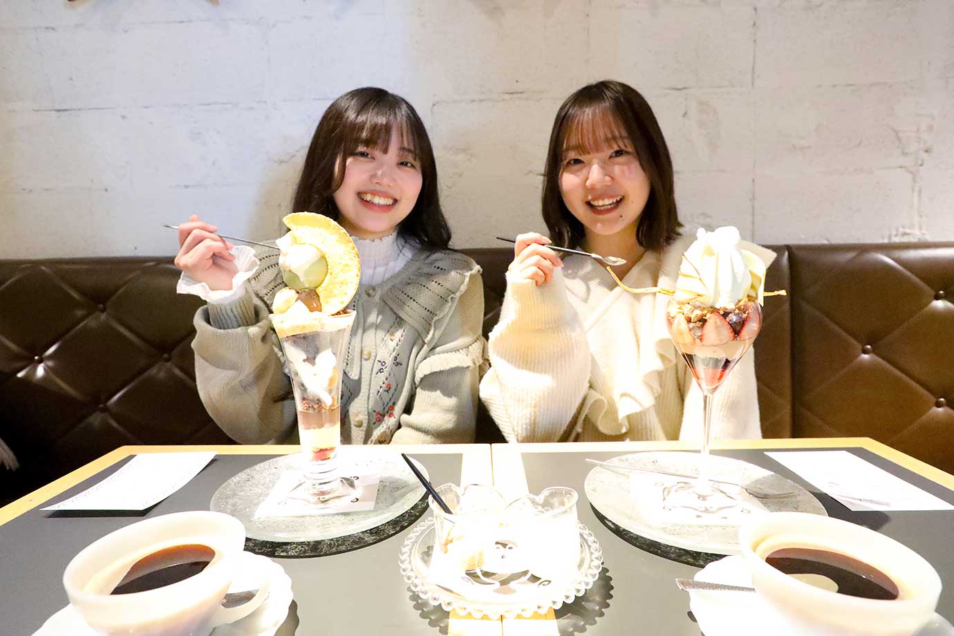 夜パフェ専門店モモブクロ