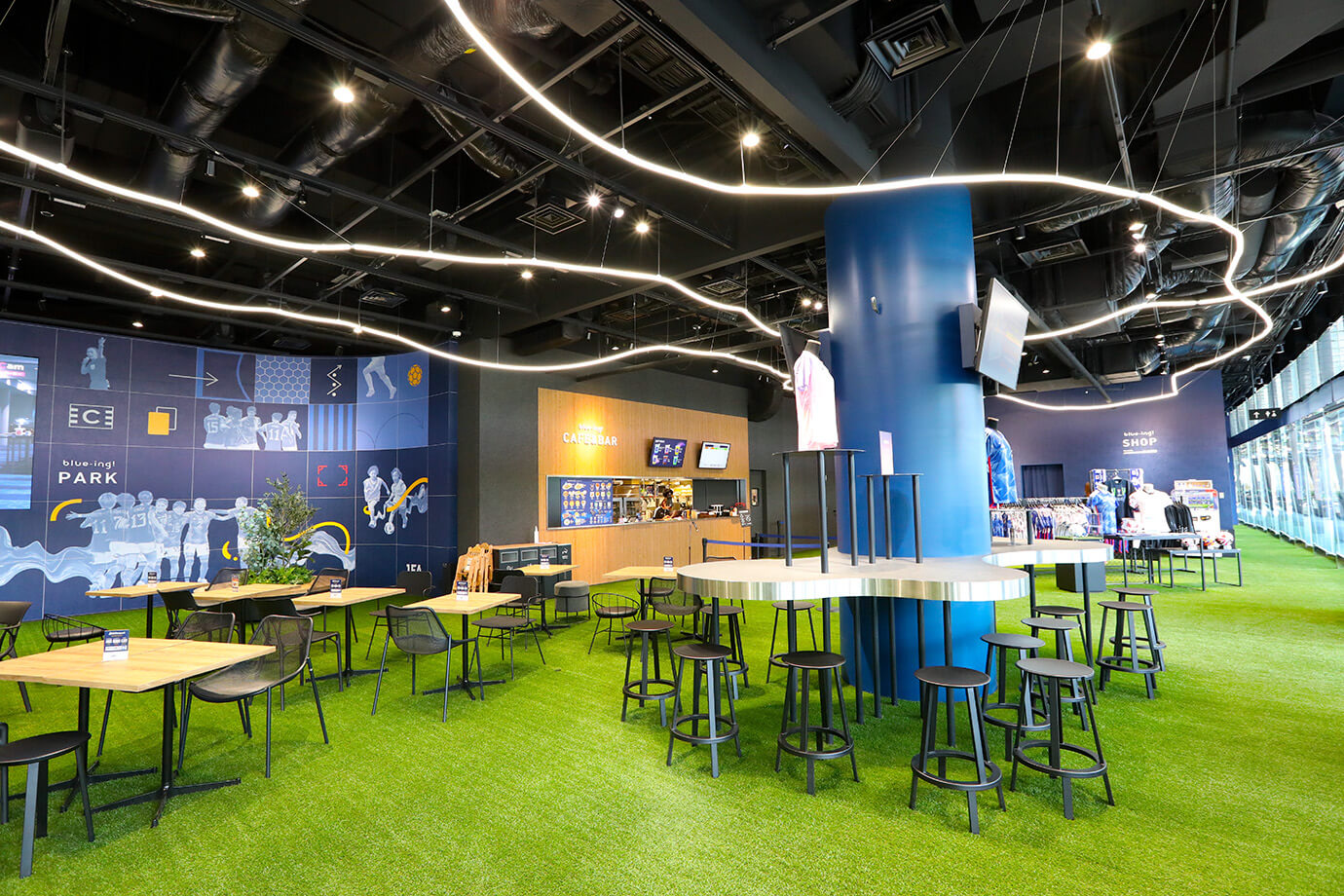 blue-ing! CAFE & BAR